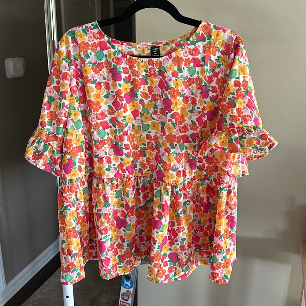Floral peplum blouse​